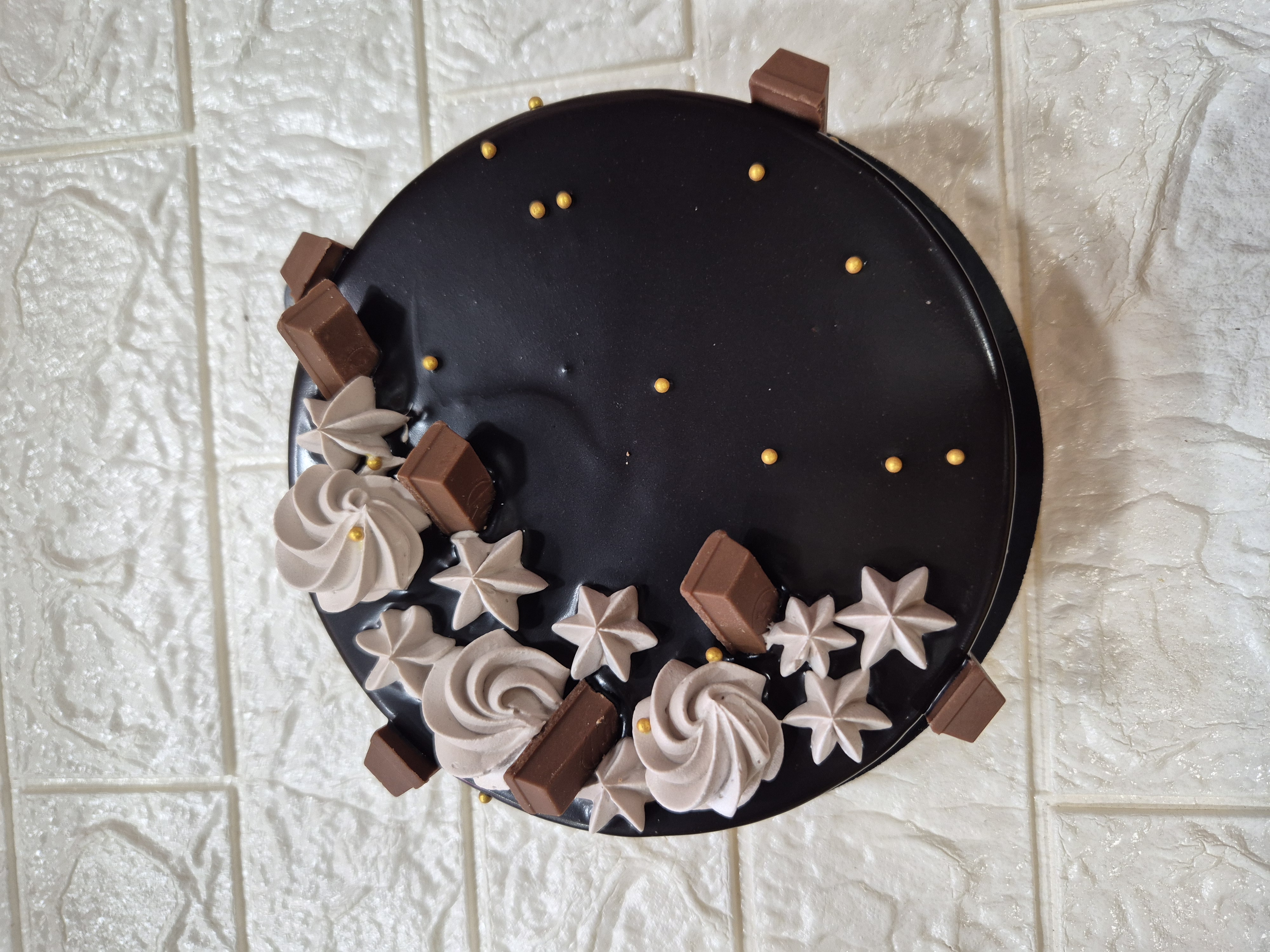 Kitkat Crunchy Cake